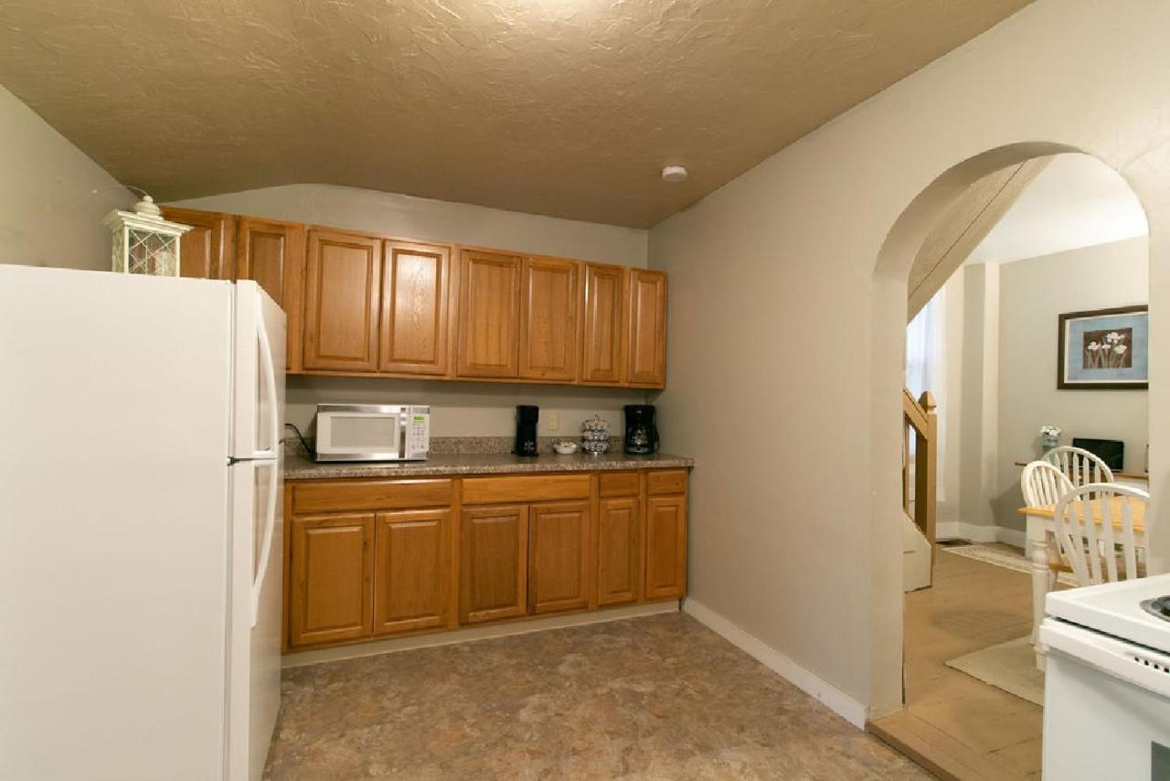 Downtown 2 Bedroom Cottage, Sleeps 6, Walking Distance To Honeywell, Downtown Restaurants, Shopping Wabash Exterior photo